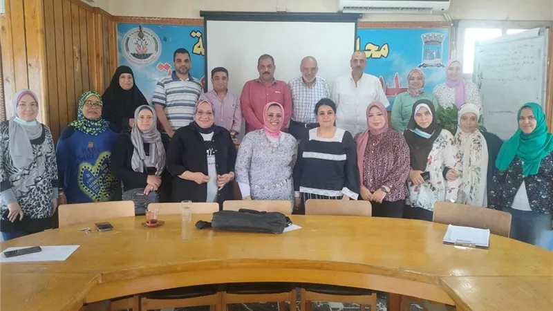رش النخيل للحفاظ عليه وندوة عن التغيرات المناخية بالاسكندرية