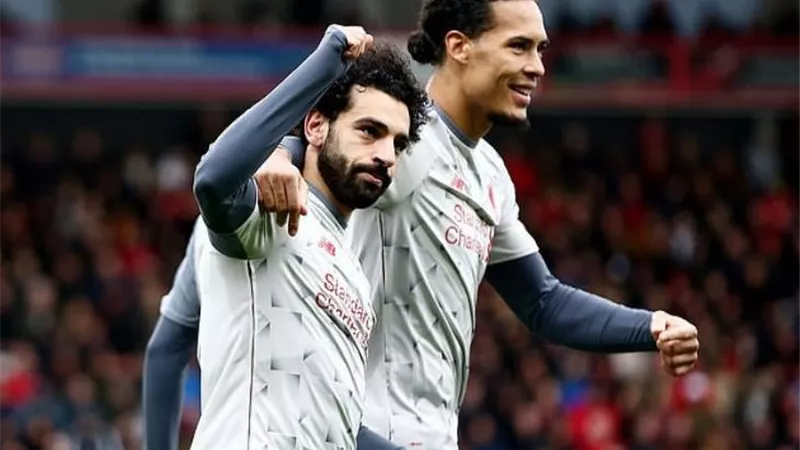 أسطورة فرنسا: مدافع الريدز غير محظوظ عكس محمد صلاح وفان دايك