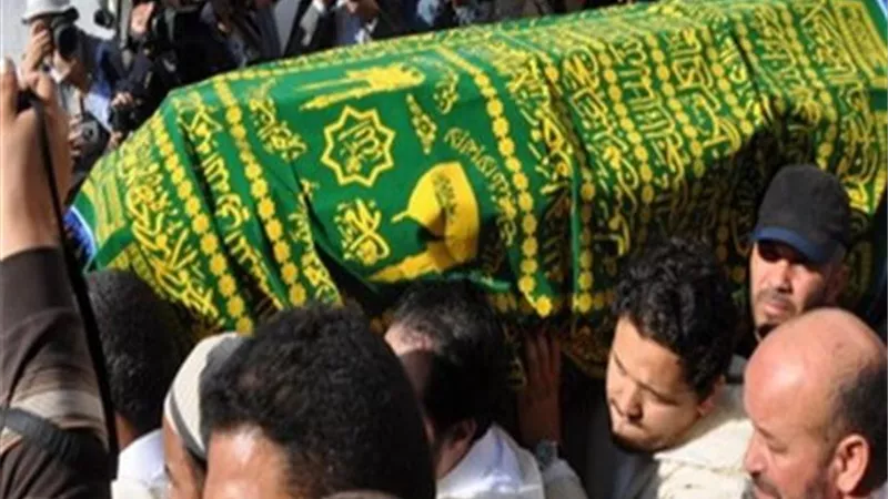 اهالي المحلة يشيعون جثمان طالبة أنهت حياتها بسبب والدها