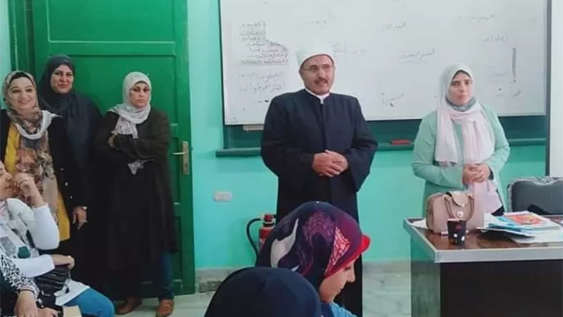 تدريب معلمي اللغة العربية بالمرحلة الابتدائية على المناهج الجديدة