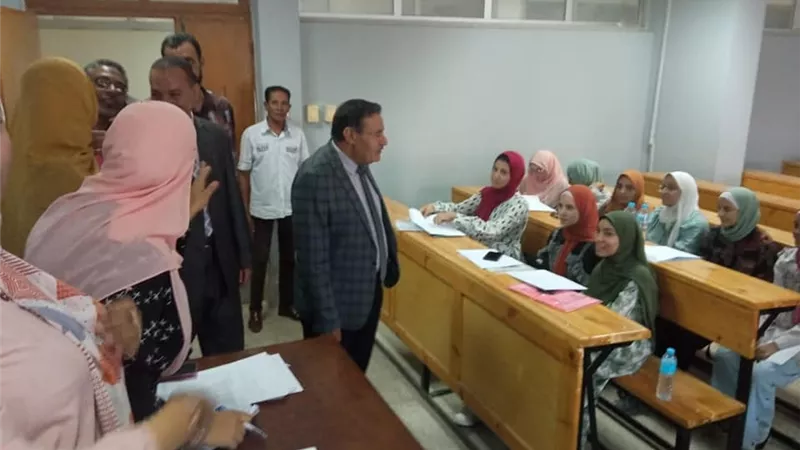 لقاءات تعريفية للطلاب الجُدد على هامش فعاليات الكشف الطبي بالمنيا
