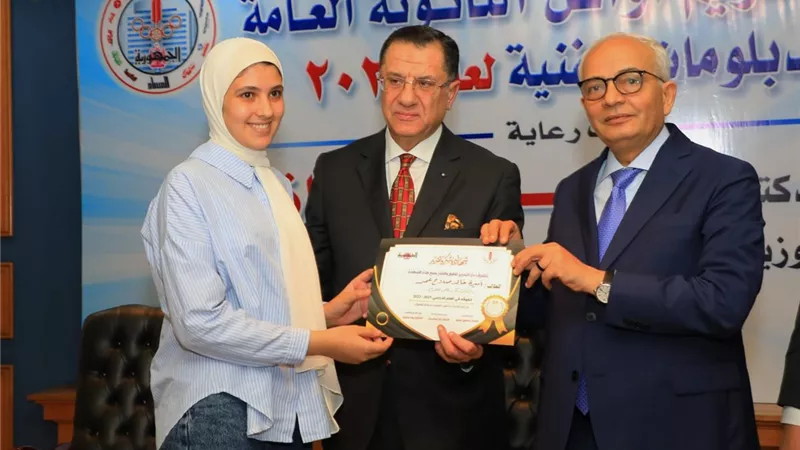 وزير التعليم يكرم أوائل الثانوية العامة والدبلومات الفنية