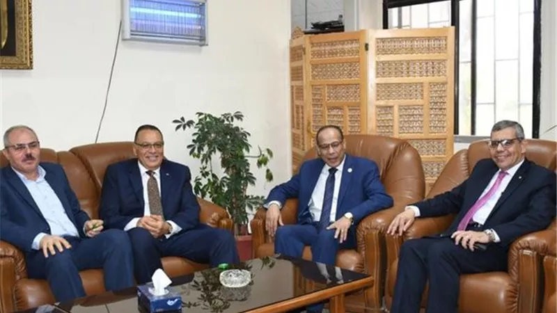 محافظ الشرقية يهنئ نائب رئيس جامعة القناة بمنصبه الجديد
