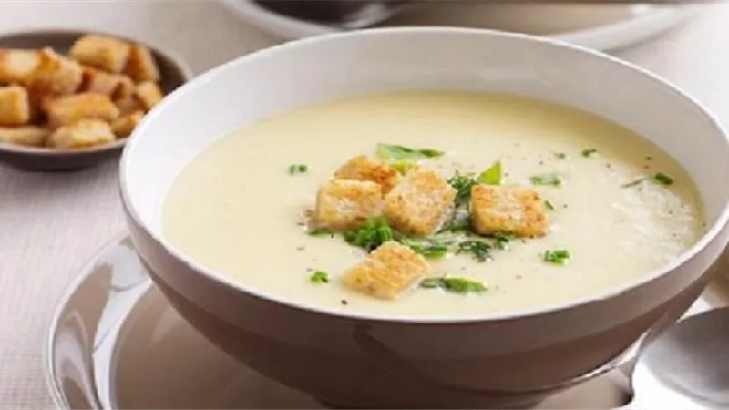 طريقة عمل شوربة الكوسا بالكريمة