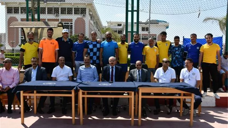 مندور يفتتح الدورة الرياضية للعاملين بجامعة القناة ..صور
