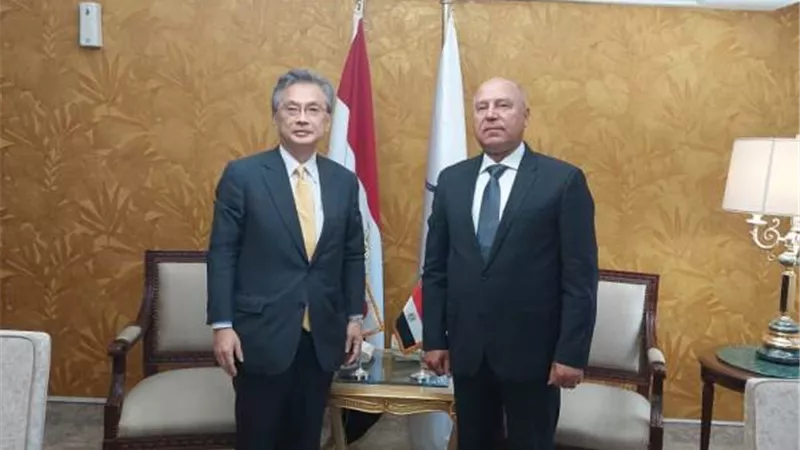 الوزير يبحث مع أوكا هيروشي الموقف التنفيذي للخط الرابع لمترو الانفاق