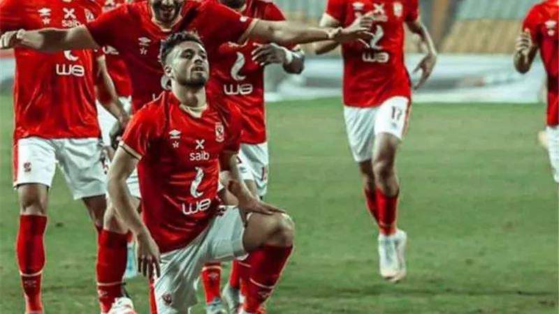 مفاجأة .. الأهلى يجمد مهاجم الفريق بسبب التوقيع لبيراميدز