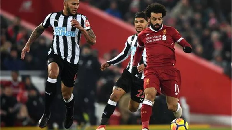 إيقاف مدرب حراس مرمى ليفربول وتغريمه 7 إسترلينى