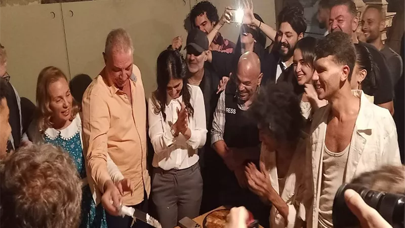 محمود حميدة يحتفل بانطلاق تصوير 