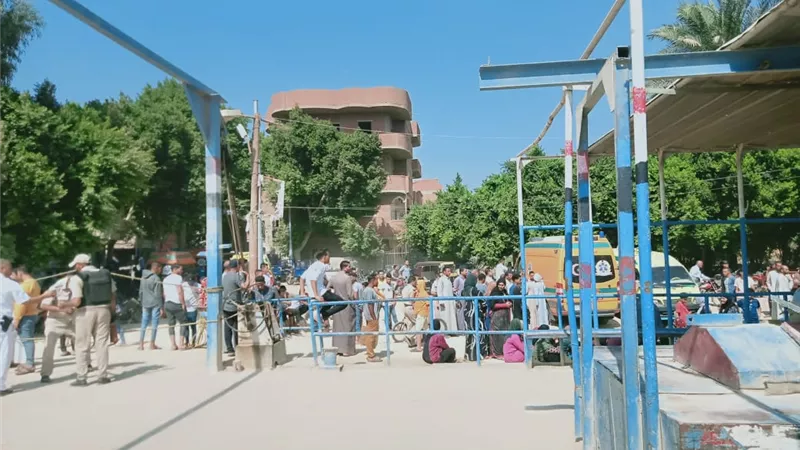 إنتشال 9 دراجات والبحث عن طفل ومُسن مفقودان في سقوط معدية ببني سويف