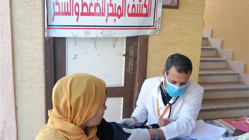 علاج ١٣٦٠ مواطنا بالمجان في قافلة طبية بدمياط..صور