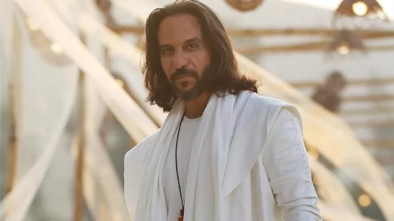 محمد هنيدي يداعب بهاء سلطان بطريقته الخاصة