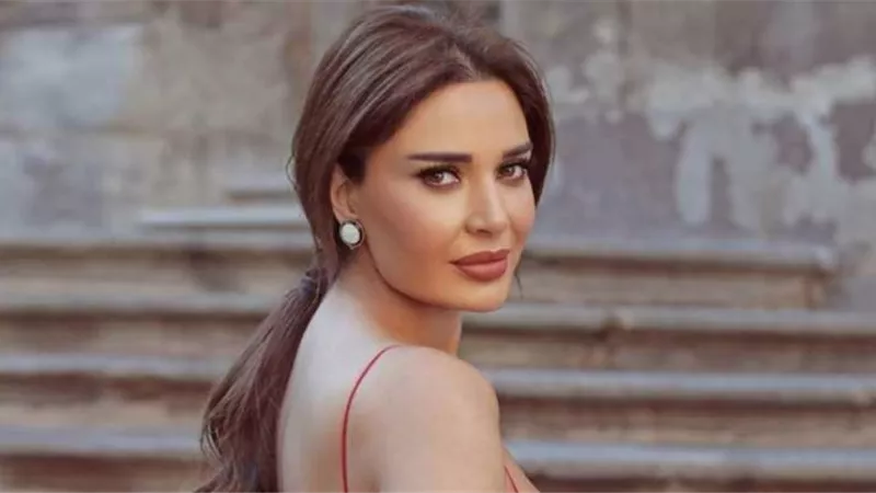 غزل متبادل بين رحمة رياض وسيرين عبد النور