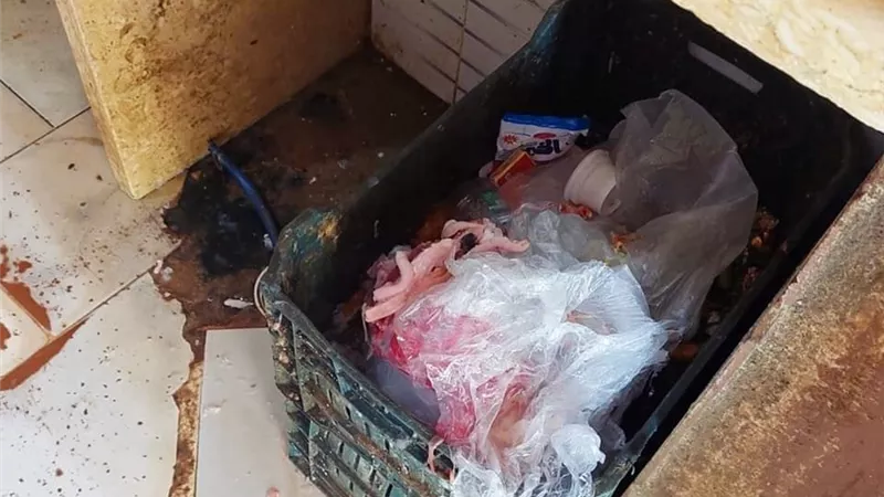 إعدام ٣٠٠ كجم أغذية فاسدة وغلق 15منشأة بالسويس