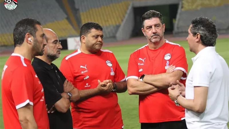 روي فيتوريا يصدر فرمانًا بإرتداء لبس موحد لحراس المرمي