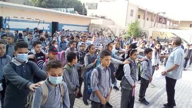 التعليم تهنئ الطلاب ببدء الدراسة غدا وتشدد على تحية العلم