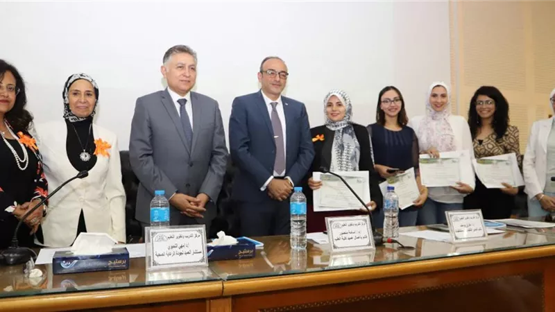 طب عين شمس تحتفل باليوم العالمي لسلامة المريض..صور
