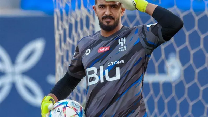 مدرب المنتخب السعودي يكشف سبب استبعاد المعيوف من معسكر اسبانيا