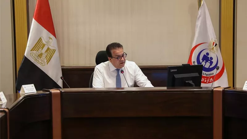 وزير الصحة يراجع خطة التأمين الطبي لمؤتمر hلتغيرات المناخية