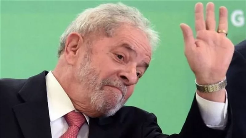 الرئيس البرازيلي السابق مدافعا عن فينيسيوس : من حقه الرقص كما يريد
