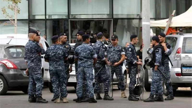 الشرطة اللبنانية تضبط أخطر عصابة سرقة بقوة السلاح في طرابلس في عملية ن