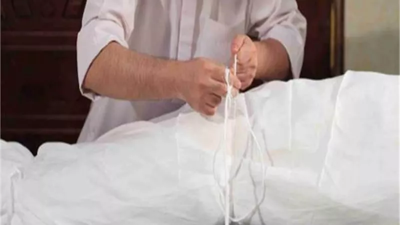 هل يتحمل الزوج تكاليف تكفين زوجته..وإن كانت غنية؟