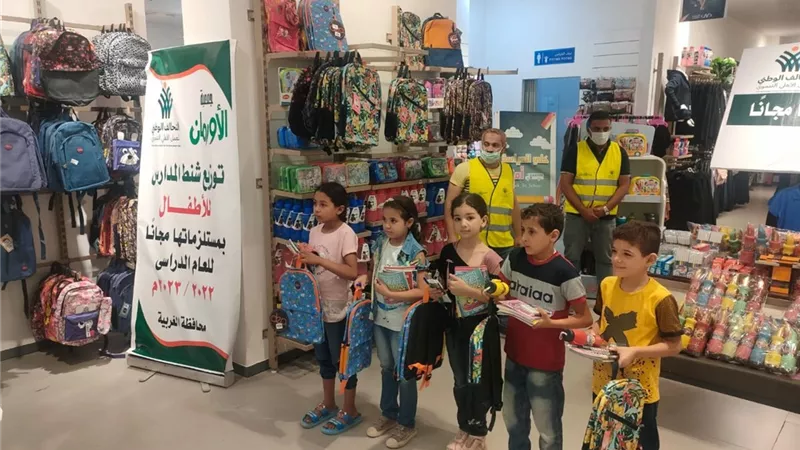 الاورمان توزع شنط وأدوات مدرسية بالمجان على 4000 طالب من الايتام