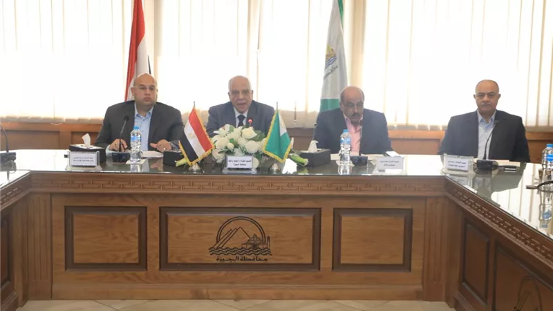 محافظ الجيزة: تنفيذ ٩٠٤ مشروع خدمي بقري حياة كريمة بالصف وأطفيح