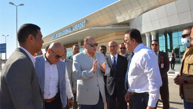 رئيس جامعة أسيوط يشارك فى استقبال وزير الصحة فى مستهل زيارته للمحافظة