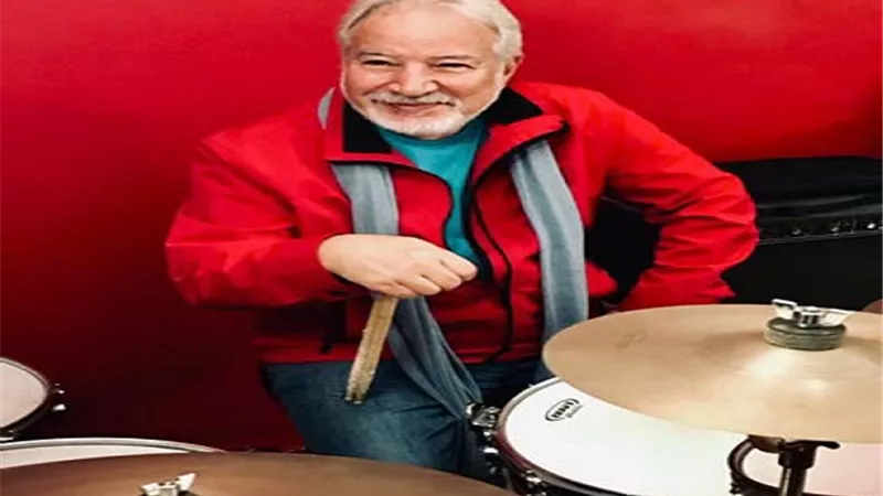 الموسيقار يحيي خليل يبدأ البروفات استعدادا لحفله بالقاهرة الأربعاء