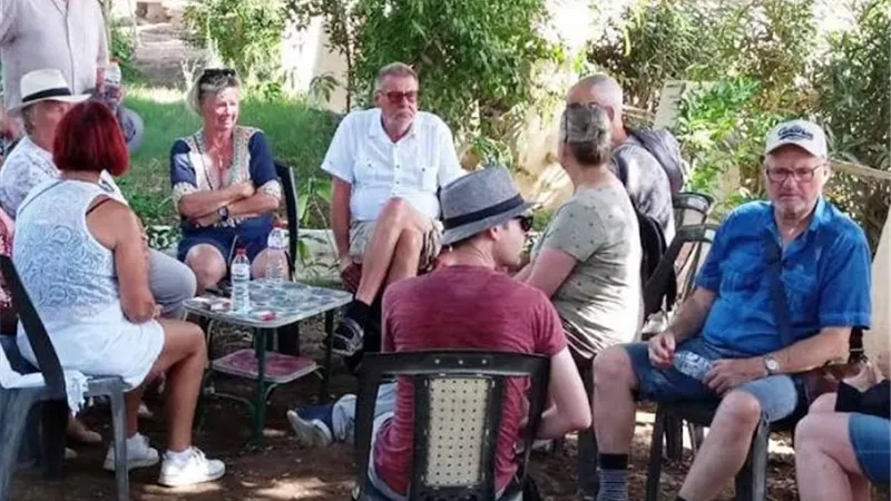 وفد سياحى من المانيا وفرنسا وامريكا يزور اثار المنيا