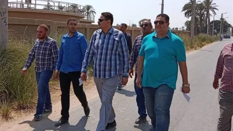 معاينة أرض توسعات محطة الصرف الصحى بمركز بنى سويف .