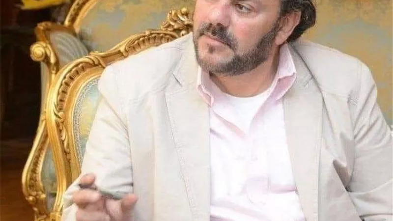وزير الطيران ينعي الزميل هشام عبد العزيز