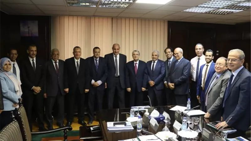 «شاكر» يتابع مؤشرات الأداء بنطاق عمل شركة مصر العليا لتوزيع الكهرباء