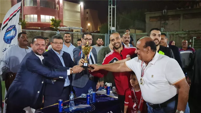 بحضور 