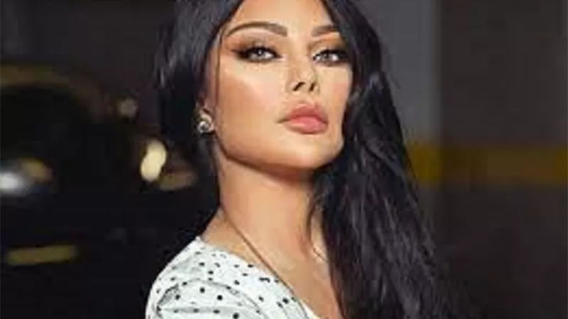 اطلالة كلاسيكية لـ هيفاء وهبى تخطف الانظار .. صور