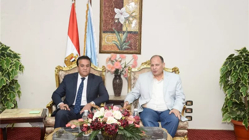 وزير الصحة ومحافظ أسيوط يستعرضان منظومة التأمين الصحى الشامل