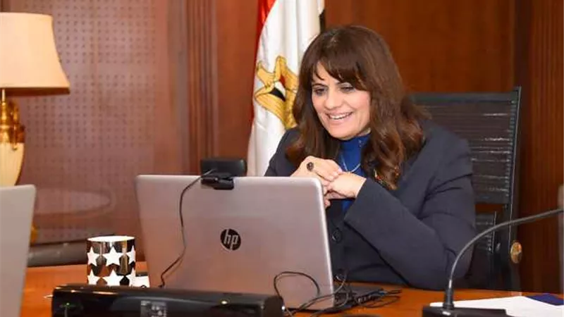 الهجرة:توفير كافة الخدمات المقدمةللمصريين بالخارج في تطبيق هاتفي واحد