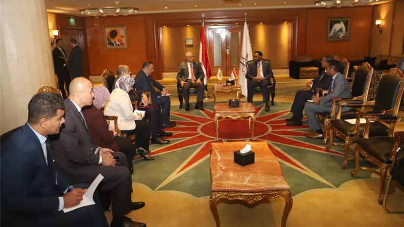 وزير القوى العاملة يؤكد على استعداد الوزارة لتدريب العمالة الصومالية