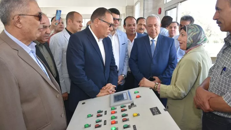 محافظ الشرقية يُعطي إشارة بدء التشغيل التجريبي لمحطة مياه أبوكبير