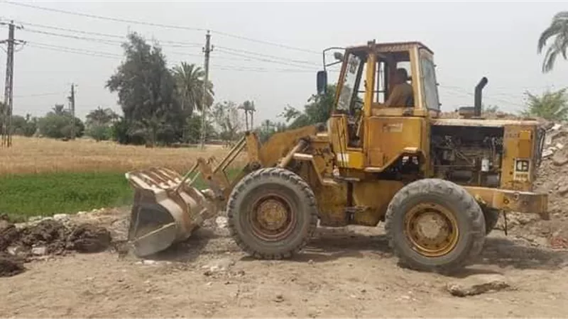 محافظة الجيزة تزيل ٤٠ حاله تعدي بالبناء المخالف علي أملاك الدولة