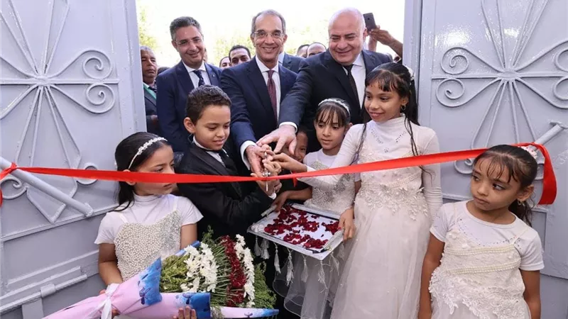 طلعت يفتتح مشروعات وزارة الاتصالات بقرى حياة كريمة فى قنا