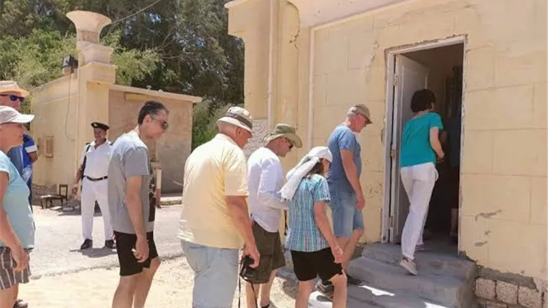 وفد انجليزى يزور مناطق المنيا الاثرية المنيا