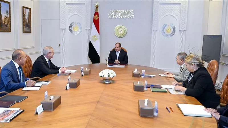 الرئيس السيسي يُناقش سبل تعزيز التعاون بين هيئة قناة السويس وميرسك