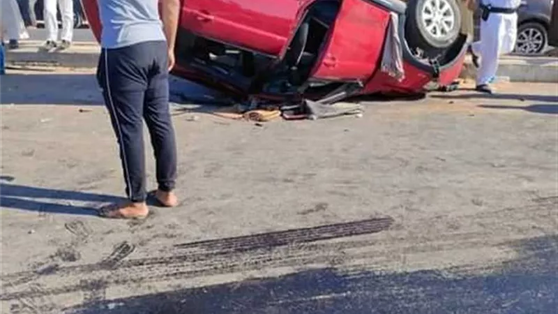 إصابة 4 فى انقلاب سيارة بطريق السويس الصحراوي