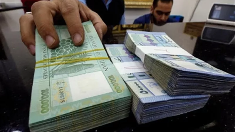 الليرة اللبنانية تنخفض إلى مستوى قياسي جديد