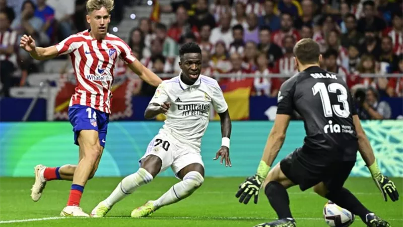 رابطة الليجا تهدد نادى أتليتكو بسبب أحداث ديربى مدريد