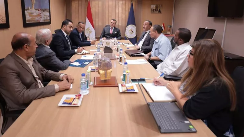 وزير السياحة والآثار يعقد ثاني اجتماعاته مع ممثلي اللجان النقابية