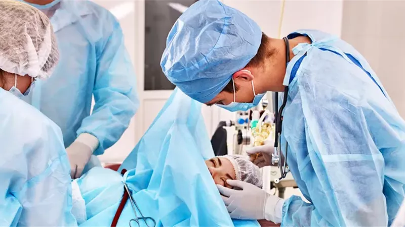 الجزائر.. جدل بشأن الانتشار الكبير لعمليات الولادة القيصرية