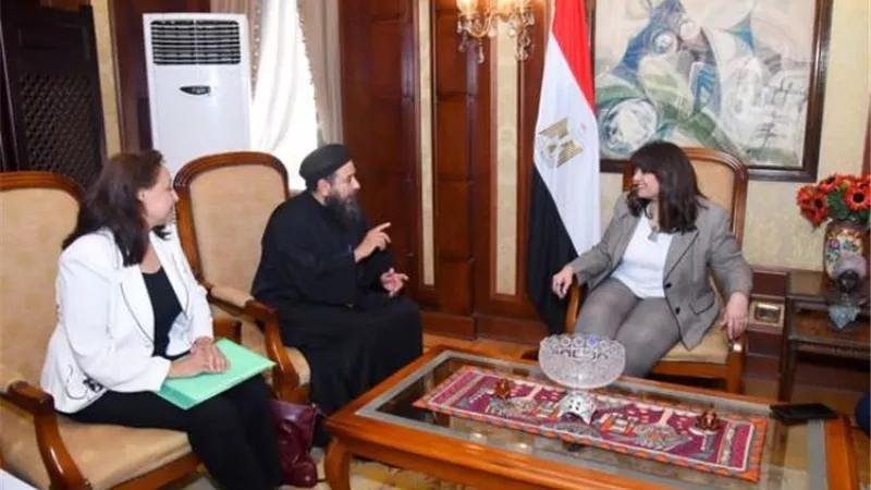 وزيرة الهجرة تبحث مع أسقفية الخدمات العامة تعظيم سبل التعاون المشترك